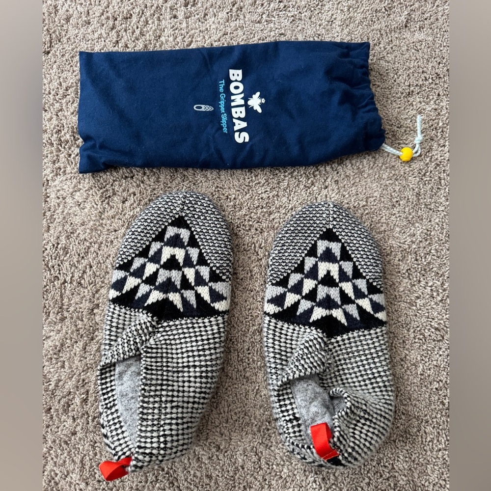Bombas Black and White Men's Gripper Slippers